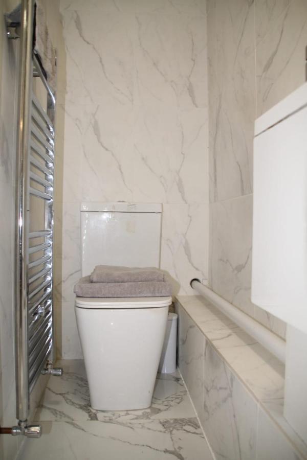 House 1905 - Self Catering Serviced Apartment Tidworth Luaran gambar