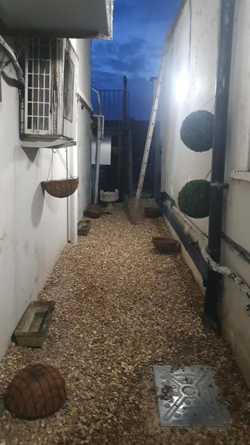 House 1905 - Self Catering Serviced Apartment Tidworth Luaran gambar