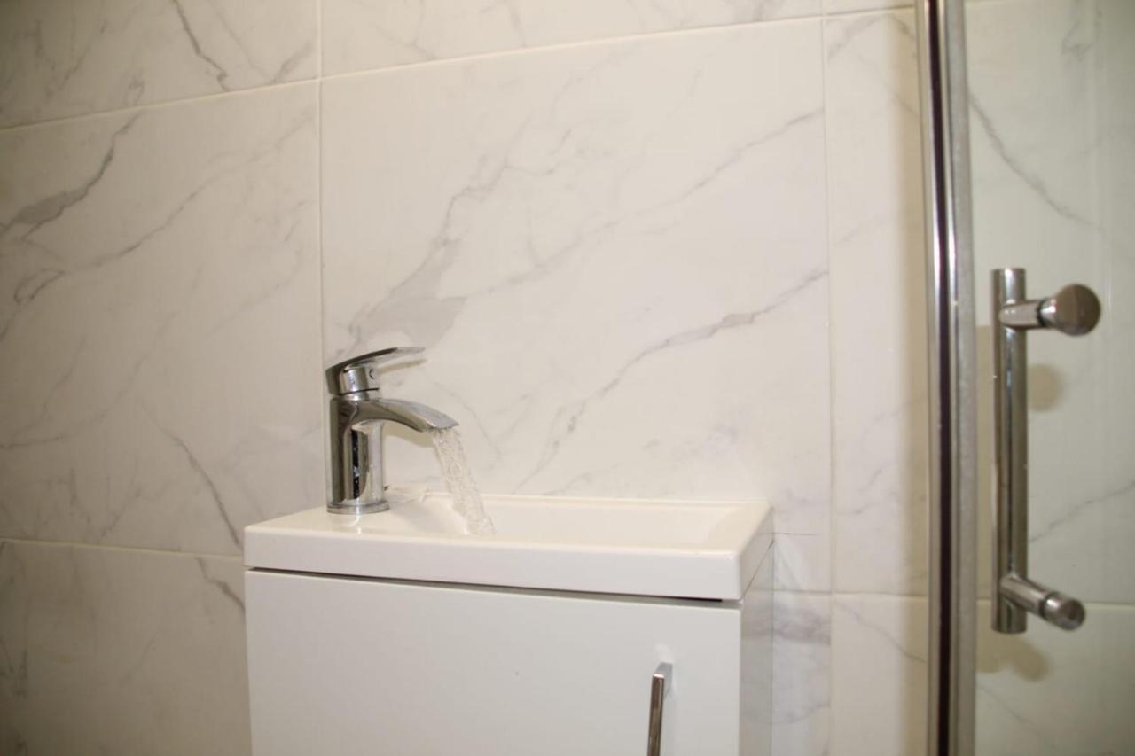 House 1905 - Self Catering Serviced Apartment Tidworth Luaran gambar